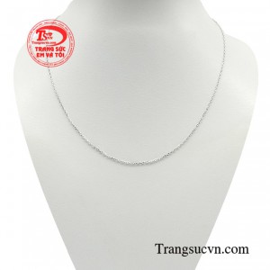 Dây chuyền thời trang phái nữ được thiết kế đơn giản nhưng lại tập trung xử lý tinh xảo phần chi tiết chất liệu, tạo nên một sản phẩm hoàn mỹ. 