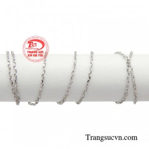 Một món trang sức đem đến nhiều giá trị cho người sử dụng, xứng đáng được có trong mỗi tủ đồ của chị em.