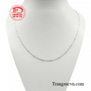 Dây chuyền trẻ trung duyên dáng giúp tín đồ thời trang hoàn thiện khí chất thời thượng và tôn vinh gu thẩm mỹ xứng tầm. 