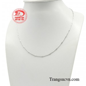 Với công nghệ chế tác tinh xảo từ Italy, thiết kế ấn tượng, mang đến món trang sức dẫn đầu xu hướng. 