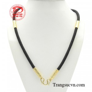 Dây dù bọc rồng thịnh vượng được biết đến như một vật phẩm mang đến may mắn, đại diện cho quyền uy.