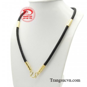 Đốt vàng được chạm khắc rồng phong thủy là linh vật được người dân tôn kính, thờ phụng như một vị thần cai quản linh khí đất trời.