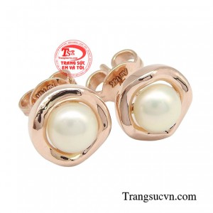 Sản phẩm sở hữu thiết kế tinh tế, là sự hòa quyện vẻ đẹp của ngọc trai với nhiều phong cách khách nhau