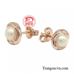 Được ví như vầng trăng nhỏ, ngọc trai trắng là niềm yêu thích của phụ nữ mọi thời đại khi mang trong mình những ý nghĩa đại diện độc đáo.