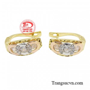 Món bảo bối này không chỉ giúp nàng tỏa ra khí chất rạng ngời mà còn là vũ khí đặc biệt thu hút mọi ánh nhìn.