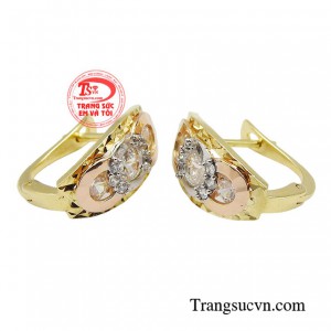 Với món trang sức này người đối diện sẽ không thể nào quên được hình ảnh kiêu kì và sắc sảo của bạn trong mắt họ.