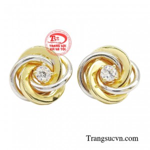 Hoa tai vàng sức hút là điểm nhấn hoàn hảo và hài hòa giúp bạn nổi bật hơn.