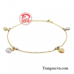 Sản phẩm không chỉ thể hiện cho cá tính và làm nổi bật phong cách của từng người, món trang sức này còn ẩn chứa nhiều ý nghĩa đặc biệt.