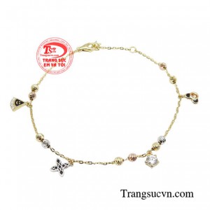 Qua đó, chiếc lắc chân giúp chị em phát huy tối đa sức quyến rũ và giá trị tiềm ẩn bên trong.