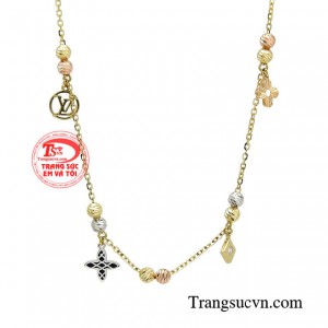 Sản phẩm hoàn toàn có thể kết hợp từ phong cách đường phố đầy phóng khoáng đến sự chỉn chu mà không phô trương