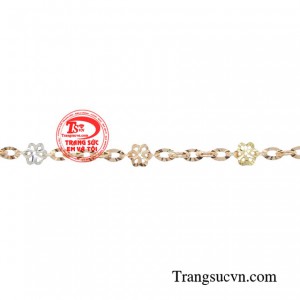 Sản phẩm sử dụng vàng 18k cao cấp nhập khẩu Italy, nhờ đó mà chiếc lắc chân mang đến độ bóng cao, bền và không bị oxy hóa. 