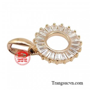 Dù là với phong cách nào, trang sức sẽ khiến họ trở nên hoàn hảo hơn trong mắt người đối diện.