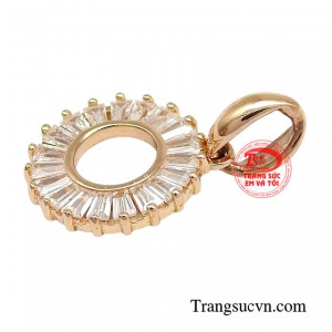 Vốn dĩ phụ nữ và trang sức là hai phạm trù không thể tách rời. 