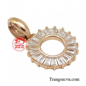 Đã qua cái thời phụ nữ chờ đàn ông mua tặng mình một món trang sức.