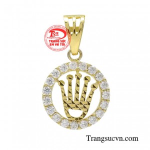 Mặt dây chuyền nữ thành công mang đến sự rực rỡ, tỏa sáng hào quang cho mọi cô gái.