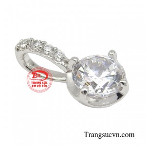 Một phụ nữ xinh đẹp, lịch thiệp luôn biết mình cần gì để thu hút sự chú ý, khẳng định vị trí của mình. 