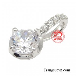 Đây là lý do tại sao chị em phụ nữ nên có cho mình một chiếc mặt dây để giúp gia tăng vẻ đẹp, tăng sức cuốn hút và chuyển tải những thông điệp cá nhân, thể hiện bản sắc trong mỗi con người.