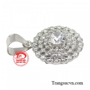 Sánh bước cùng phái đẹp trong các dịp lễ hội là điểm nhấn hoàn hảo cho bộ trang phục lịch sự, trang nhã.