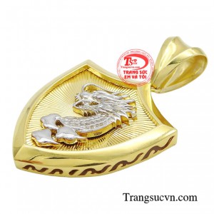 Ngoài ra, trang sức mặt dây rồng được cho là có tác dụng trừ khử kẻ tiểu nhân hãm hại