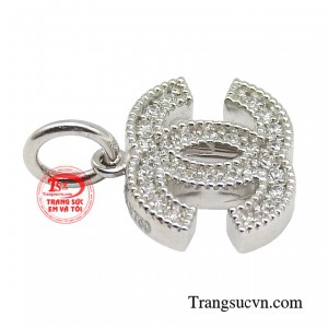 Sản phẩm là vũ khí bí mật của phái đẹp mỗi khi lên đồ.