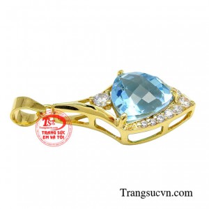 Chiếc mặt dây tạo phong thái trẻ trung, hội tụ đầy đủ những yếu tố giúp phụ nữ tỏa sáng