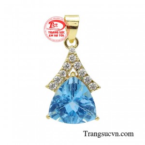 Mặt dây topaz phú quý mang thiết kế theo hơi hướng cổ điển sử dụng đá Topaz làm điểm nhấn chính cho sản phẩm.