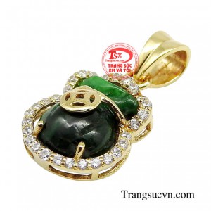 Bên cạnh đó, nó còn giúp người đeo xua đuổi tà khí, bảo vệ bản thân tránh khỏi những điềm dữ trong cuộc sống. 