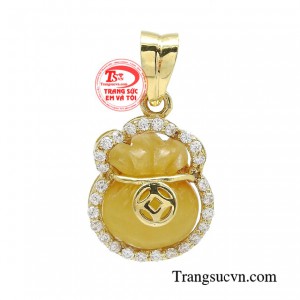 Mặt dây túi tiền đá mắt hổ được cho là mang đến may mắn, thịnh vượng.