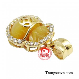 Bởi có màu sắc đẹp mắt, sáng lấp lánh như vàng mà lại là màu hiếm nhất trong dòng đá mắt hổ.