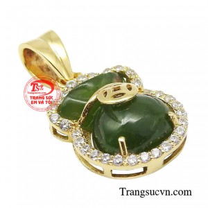 Kết hợp với trang sức đá phong thủy hợp mệnh sẽ càng làm tăng thêm sức mạnh tâm linh vốn có của chiếc mặt dây.