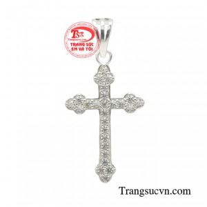 Mặt thánh giá bạc hiện đại như làn gió lành thổi con thuyền của mỗi cuộc đời cập bến đúng hướng. 