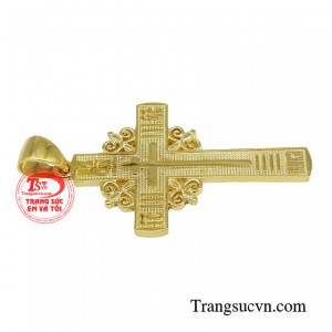 Nhờ vào thiết kế mới mẻ, trẻ trung, mặt dây thánh giá mang đến bình an may mắn có thể kết hợp cùng nhiều phong cách thời trang khác nhau.