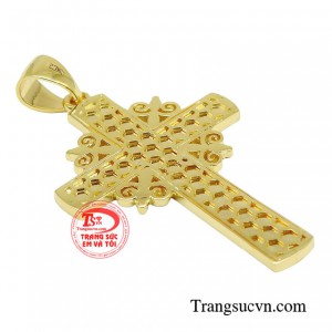 Mặt thánh giá thời trang thiết kế tinh xảo với thiết kế độc đáo, không rập khuôn như các sản phẩm trang sức có biểu tượng thánh giá khác.