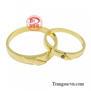 Nhẫn cưới vàng chân ái là tín vật gắn kết tình yêu trọn đời. 