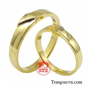 Nhẫn cưới là biểu tượng của hôn nhân hạnh phúc không thể thiếu của mỗi cặp vợ chồng