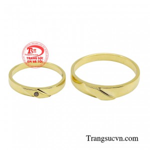 Từ xưa đến nay, đôi nhẫn cưới vẫn là đại diện cho tình yêu trường tồn theo thời gian. 