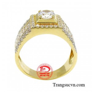 Vẫn là những chi tiết tinh tế cùng chất liệu vàng 18k được đánh bóng tinh xảo. 