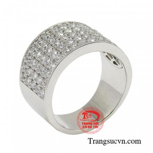 Nhẫn nam thời thượng phong cách làm nên diện mạo của một quý ông hiện đại và lịch lãm. 