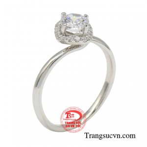 Nhẫn nữ bạc kiêu sa đơn giản trong kiểu dáng với chất liệu bạc 925 mang đến sự thoải mái cho người đeo.