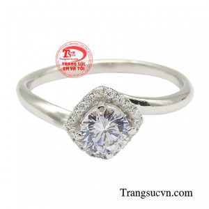 Chiếc nhẫn là một trong những bí quyết giúp cho người phụ nữ tỏa sáng ở các cuộc gặp gỡ bạn bè hay ngẫu hứng trong buổi tiệc