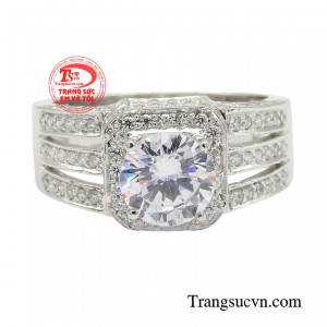 Với chiếc nhẫn, các nàng có thể khoe vẻ sang trọng, và cũng là cách nói lên cá tính của riêng mình.