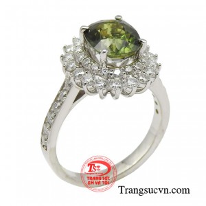 Nhẫn nữ sapphire hào quang lộng lẫy chỉ có thể mang đến sự kiêu hãnh cho người sở hữu. 