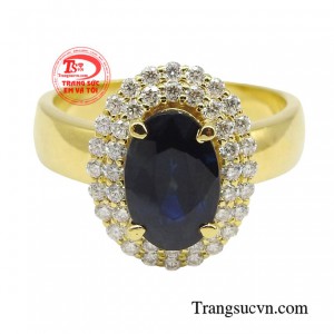 Đặc biệt chiếc nhẫn nữ sapphire quyền quý dành cho các buổi dạ tiệc và các sự kiện lớn.