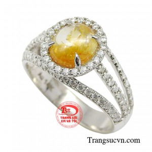 Chiếc nhẫn tôn lên những đường nét thanh thoát cho người phụ nữ và có khả năng biến những trang phục đơn giản trở nên đẳng cấp và sành điệu hơn. 