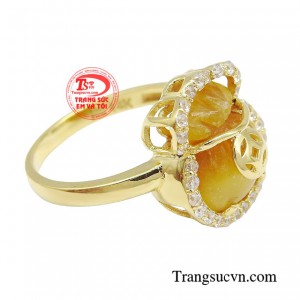 Bên cạnh đó, đeo nhẫn túi tiền phong thủy còn mang đến sự an yên, sẽ giúp bạn duy trì sự cân bằng trong tâm hồn