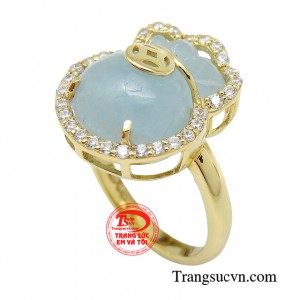 Sản phẩm sử dụng đá aquamarine có màu sắc bắt mắt phù hợp với người mệnh thủy.