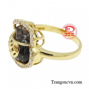 Khi đeo trên người túi tiền sẽ thu hút vận may và từ đó mà đại vượng tài vận, mọi sự được suôn sẻ. 