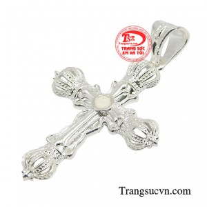 Đối với các tín đồ, đeo trang sức thánh giá có thể là một cách để thể hiện tình yêu và sự tôn trọng với Chúa Giêsu Kitô