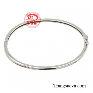 Vòng tay vàng cá tính giúp cho người phụ nữ tự tin, quyền lực, tỏa ra phong thái chuyên nghiệp, khẳng định gu thẩm mỹ tinh tế và sành điệu.