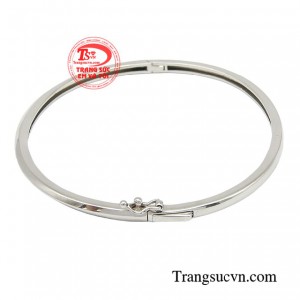 Trẻ trung và hiện đại trong thiết kế, chiếc vòng mang đến vẻ đẹp thanh thoát và cá tính cho các cô gái.